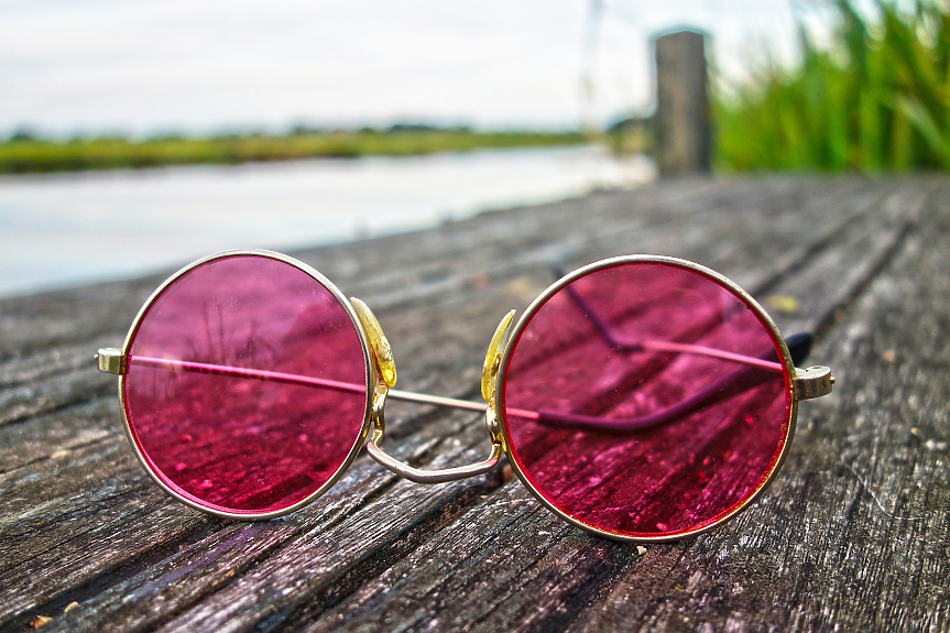 Кои са най-подходящите слънчеви очила за безопасно шофиране?