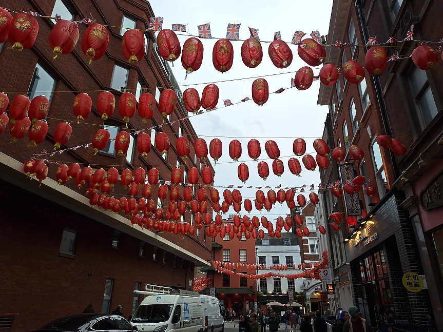 Китайският квартал в Лондон е чудесно място за посещение, пазаруване и похапване за почитателите на китайската кухня, както и едно екзотично преживяване за гостите на английската столица. 