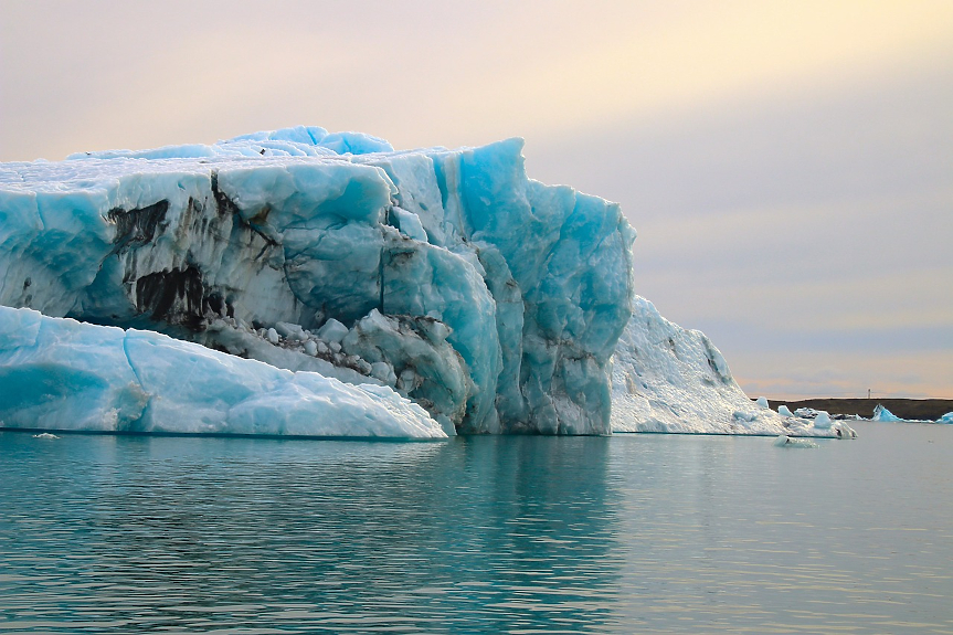 Най-големият айсберг в света се движи за първи път от над 30 г.