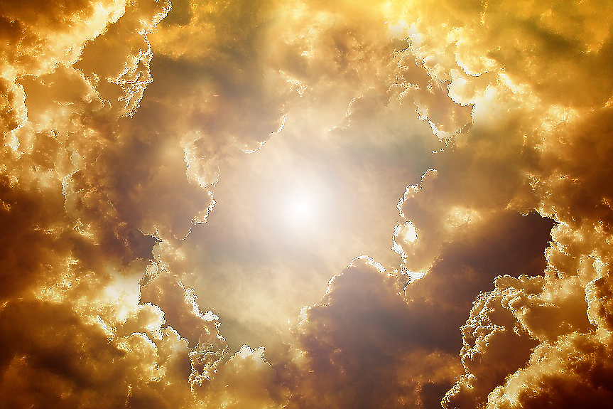 Дупка в Слънцето, 60 пъти по-голяма от Земята, излъчва огромна радиация