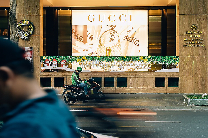 Служителите на Gucci стачкуват, не искат да се местят в Милано