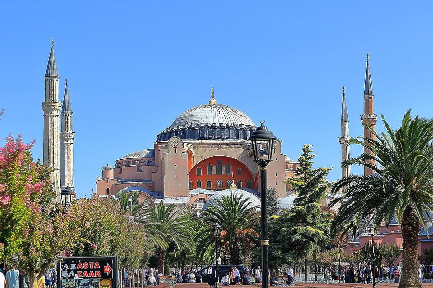 Турция въвежда входна такса за туристи за Света София