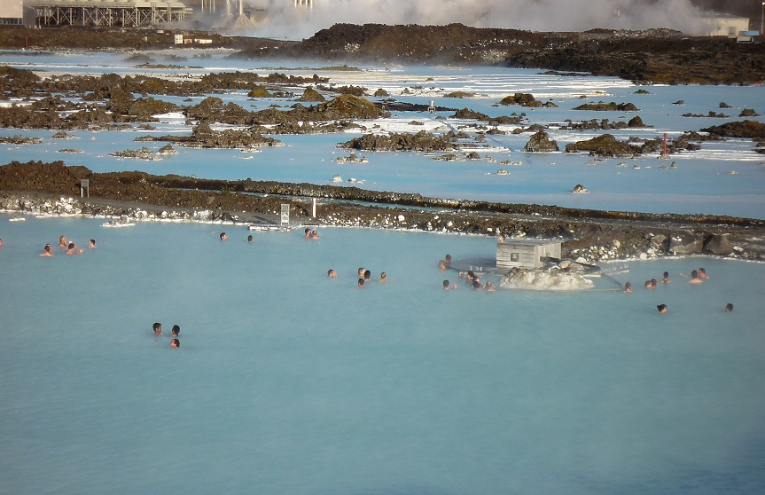 Поредица от силни земетресения затвориха Синята лагуна в Исландия