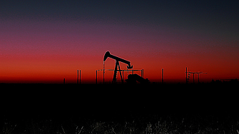 Въпреки новите ограничения на ОПЕК+: Петролът върви към спад шеста поредна седмица