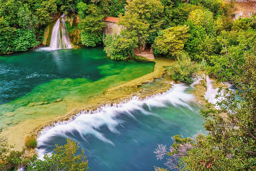Около 10% от територията на Хърватия се състои от природни паркове – страната разполага с 8 национални парка и 2 природни резервата.