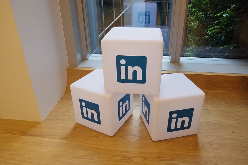 LinkedIn премина границата от милиард потребители, пусна нов AI чатбот