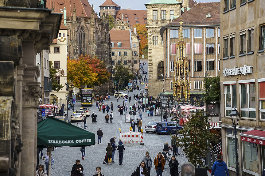 Посетете германския Нюрнберг заради удивителните му коледни базари, музикалните фестивали и цялостния празничен дух и атмосфера в очарованието на Бавария. 