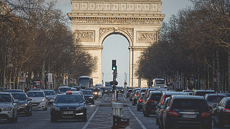 С по-скъпо паркиране Париж гони по-големите коли от центъра