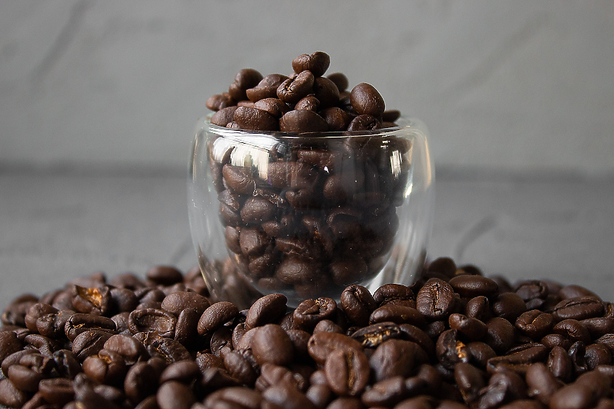 Как пиенето на кафе може да направи бетона по-здрав?