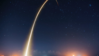 Как ракетите на SpaceX създават свои полярни сияния?