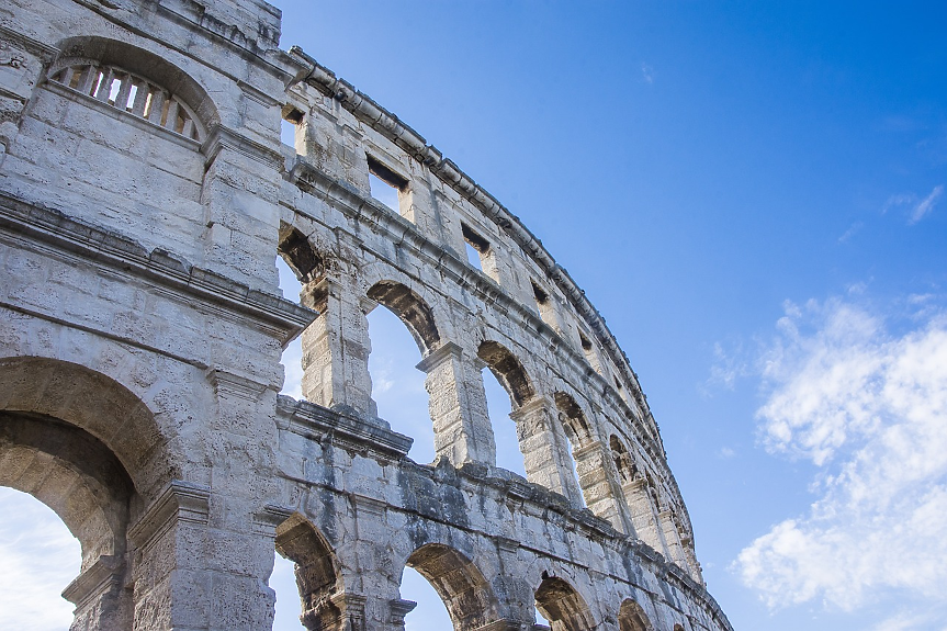 Рим не е единственият град с колизеум, Хърватия също има такъв, наречен Pula Arena. Той е един от трите запазени колизеума в света, както и шестият по големина.