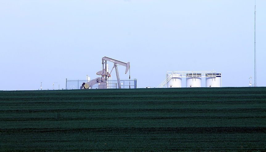 Опасенията относно търсенето в Китай и САЩ натежаха над цените на петрола