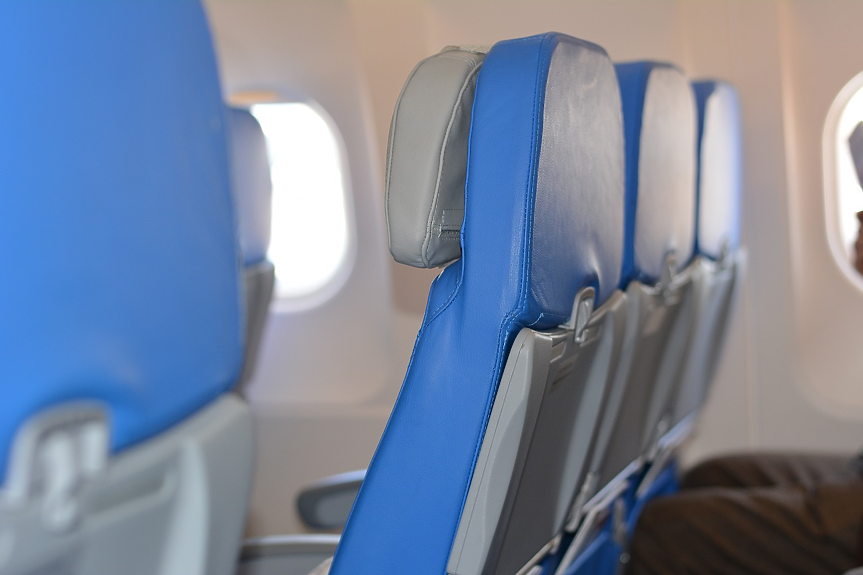 Тайният бутон на седалката в самолета, който прави пътуването по-удобно