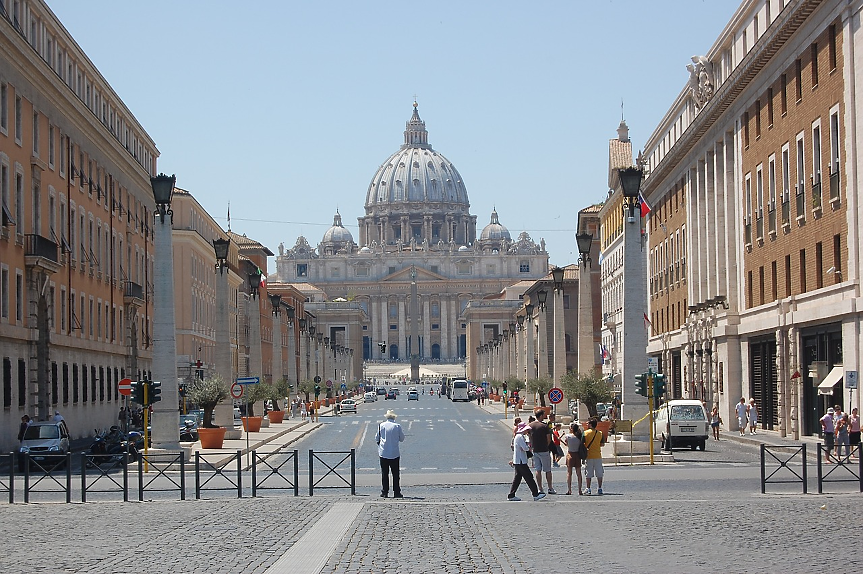 Ватиканът електрифицира автопарка си