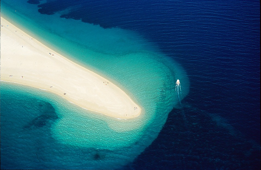 За по-малко от €1 млн.: Продава се европейски остров със зашеметяващ плаж и стадо понита