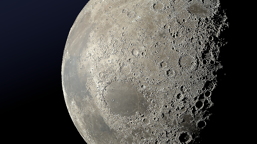 Космически апарат праща коледни подаръци на Луната на Бъдни вечер
