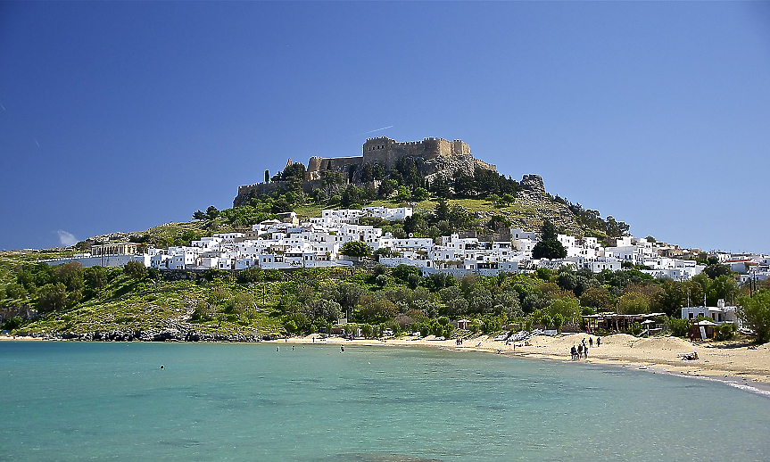 Гръцкият остров с 300 дни слънце, естествени извори и резерват за пеперуди