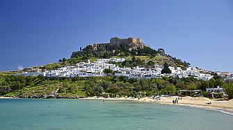 Гръцкият остров с 300 дни слънце, естествени извори и резерват за пеперуди