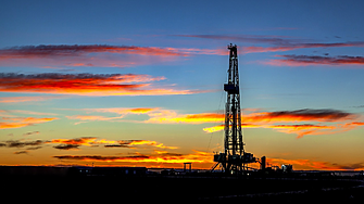 Петролът поевтиня с над 1%, Саудитска Арабия понижи цените 