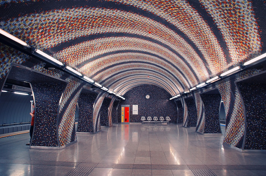 Подземната железница Millennium в Будапеща е открита през 1896 г., когато Унгария празнува своята 1000-годишнина. Това е най-старата електрифицирана подземна железопътна система в континентална Европа и второто най-старо метро в света - след лондонското.