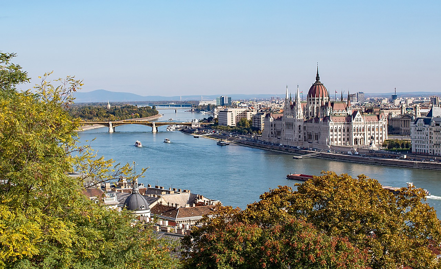 Унгарската столица Будапеща е вторият по големина град по крайбрежието на Дунав след Виена. Съчетава красива архитектура, богата история и интересни забележителности. Да се разходим из уличките му.