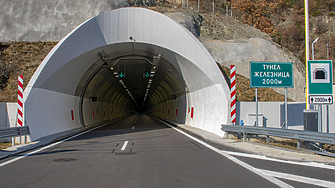 Как изглежда най-дългият тунел у нас Железница?