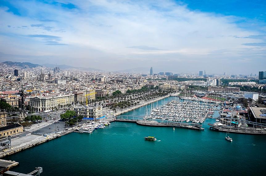 Барселона е дом на най-голямото и натоварено круизно пристанище в Европа. През седемте му терминала преминават почти 3 ммлн. лайнера всяка година, което го прави шестото най-натоварено в света и номер 1 в Европа.