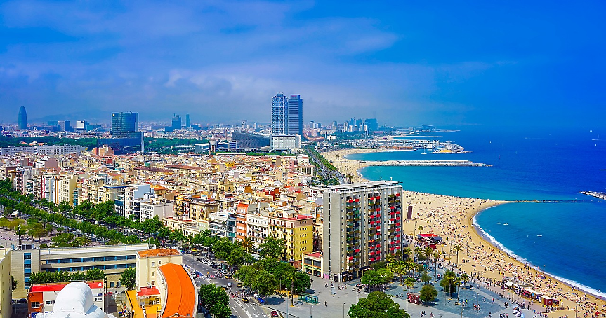 Барселона няма плажове до Олимпийските игри през 1992 г. В днешно време ивиците със син флаг са седем, осеяли 4.5-километровата брегова линия на града.