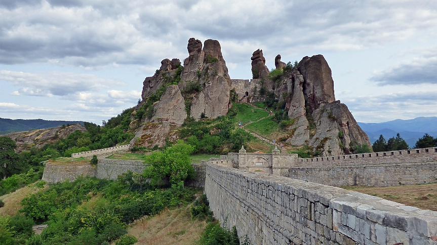 Белоградчишките скали и крепостта в подножието им са една от основните атракции на Северозападна България.