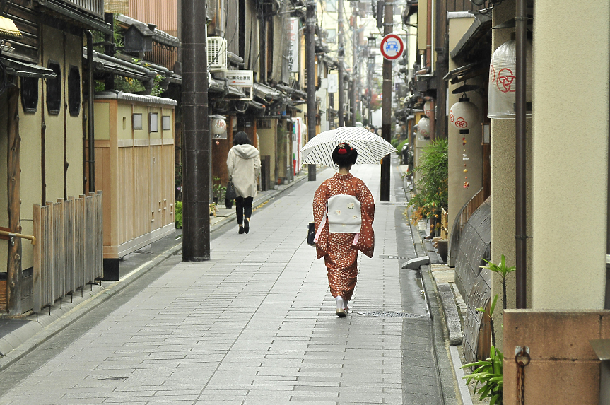 Защо Киото затваря улици в квартала на гейшите?  