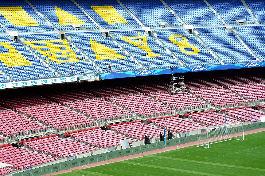 Покривайки площ от 55 000 квадратни метра, Камп Ноу – стадиона на ФК Барселона, има капацитет от 99 354 души и не само е най-големият футболен стадион в Европа, но и вторият по големина в света.