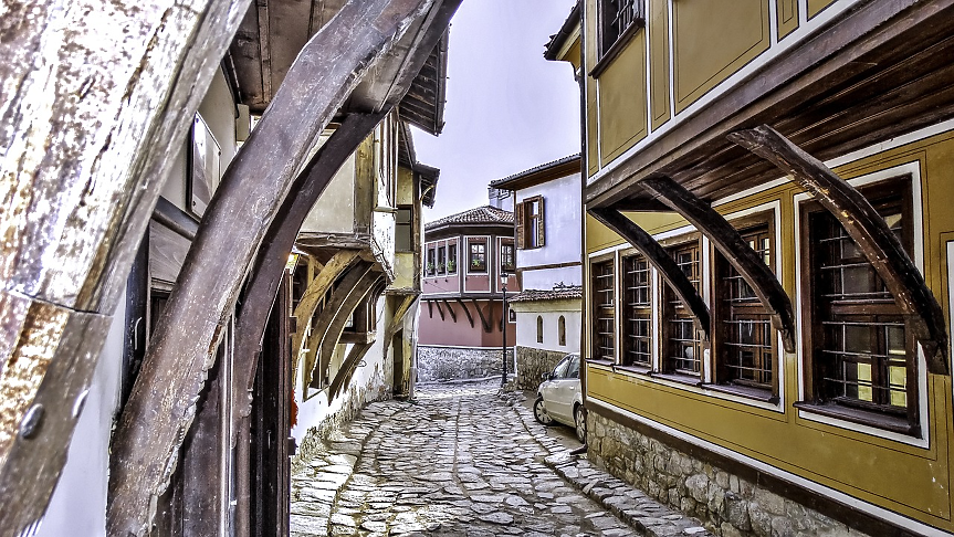 Пловдив е град на над 8000 години, чието минало може да се проследи от праисторията до наши дни. 
