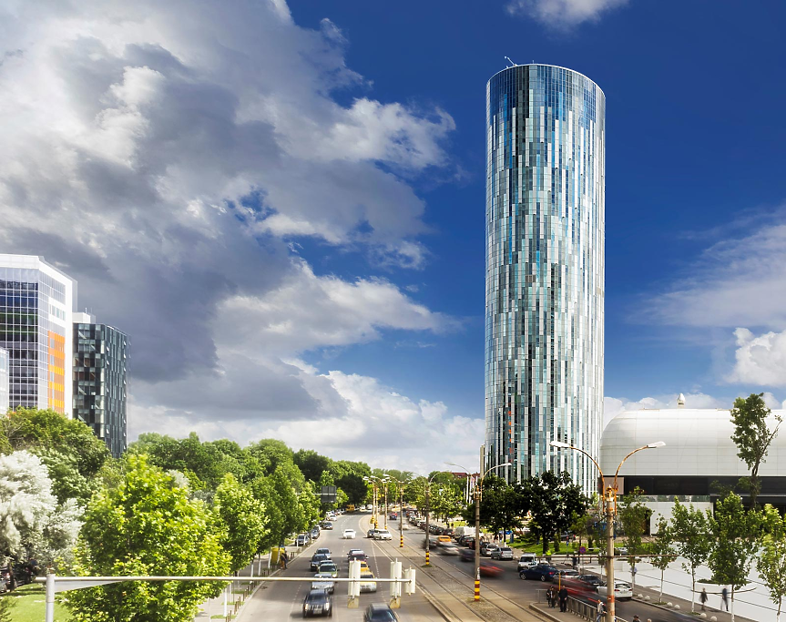 Sky Tower е офис сграда, открита през 2012 г. на Calea Floreasca в северната част на града. С височина от 137 метра, това е най-високата сграда в Букурещ и в Румъния. Има ресторант на 36-ия етаж, който предлага особено зрелищна гледка.