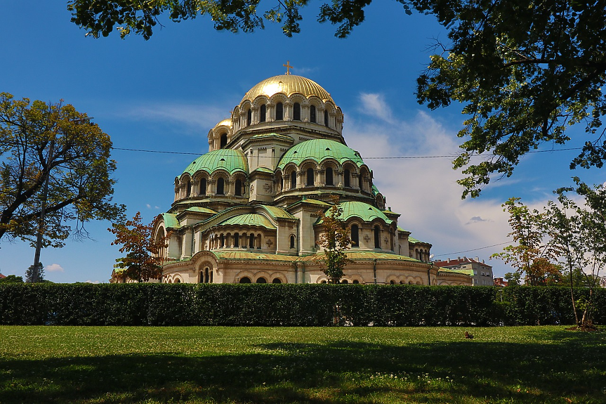 Катедралата Свети Александър Невски е една от най-големите забележителности на столицата София. С площта си от 3170 m² при построяването си тя е най-голямата напълно завършена и действаща катедрала на Балканския полуостров.