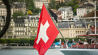 Централната банка на Швейцария изненадващо понижи основната си лихва
