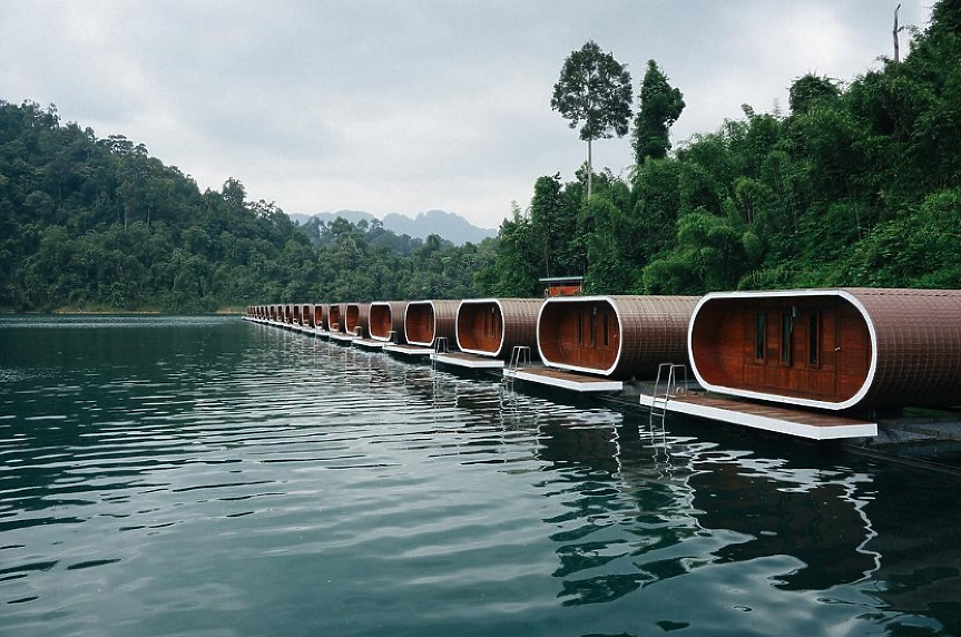 Плаващият капсулен курорт в Тайланд, до който се стига само с лодка