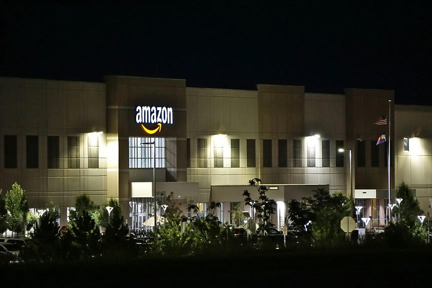 Amazon закрива стотици работни места в подразделението си за облачни услуги