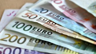 Първа банка у нас се отказа от печалбата си при обмен на лева в евро