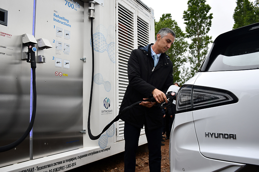 Къде се намира първата у нас водородна зарядна станция за автомобили?