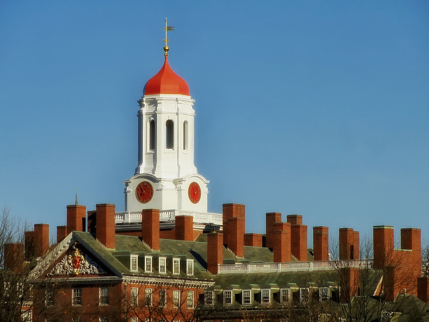 Обучението в Харвард струва $82 000 годишно. Колко плащат студентите?