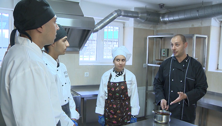 Професионалната гимназия по туризъм в Самоков има учебен ресторант и кухня