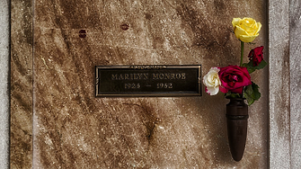 Продадоха погребална крипта в съседство с тази на Мерилин Монро за $195 000