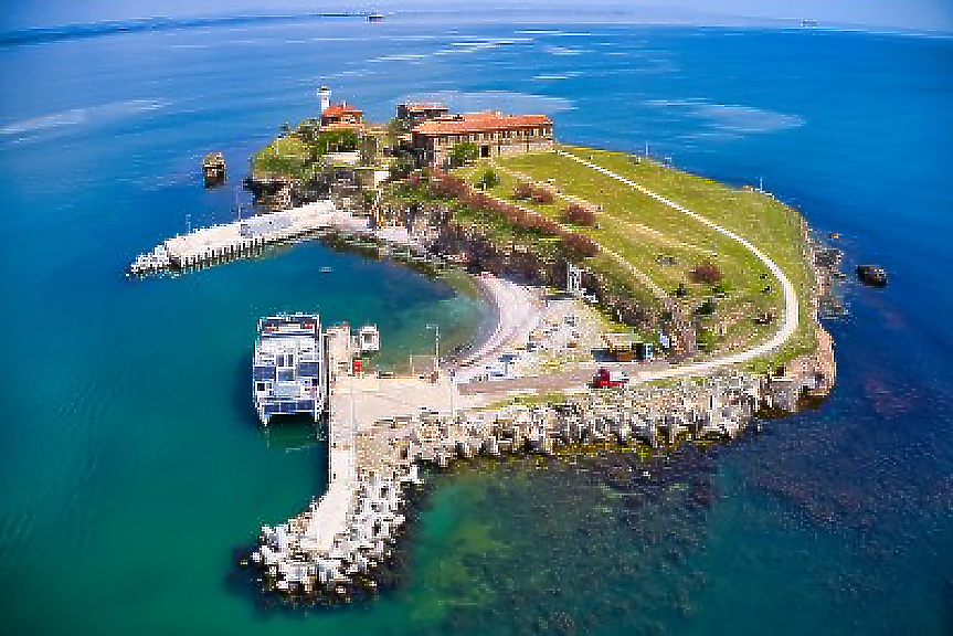 Остров Света Анастасия открива летния сезон днес
