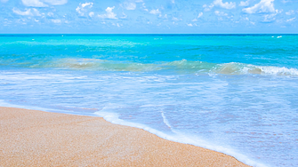 Албански плаж - с най-синята вода в света