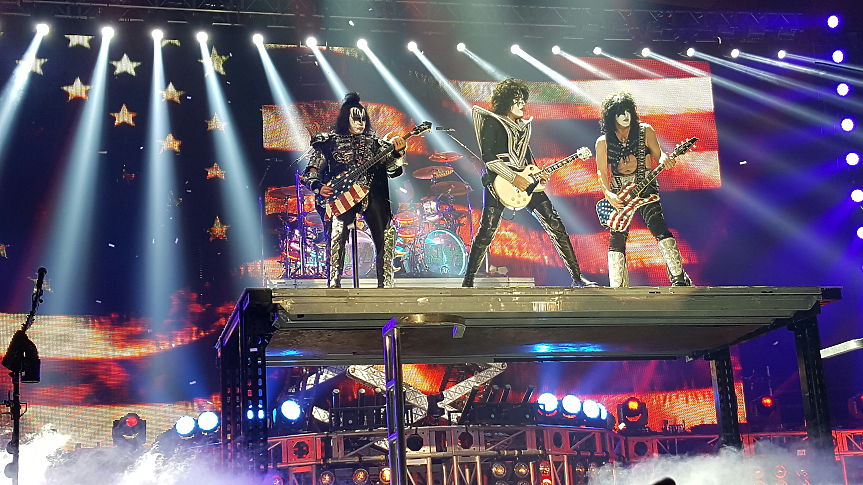 Хардрок бандата Kiss продаде марката и музиката си за 300 млн. долара