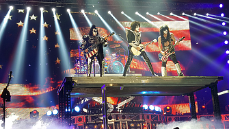 Хардрок бандата Kiss продаде марката и музиката си за 300 млн. долара