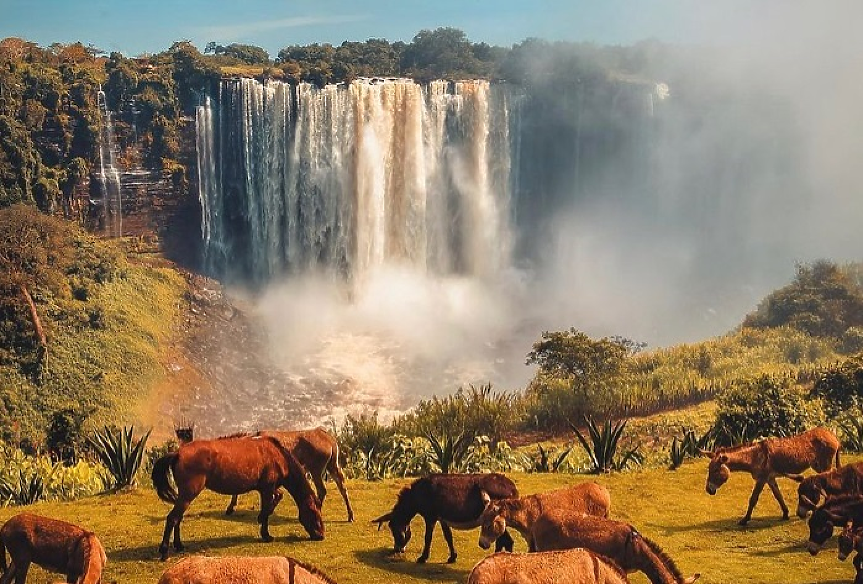 Невероятният свещен водопад, за който не сте чували