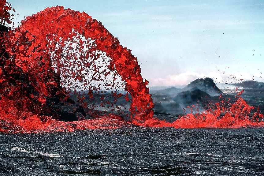 Ще повлияе ли на времето и климата изригването на мощен вулкан в Индонезия?