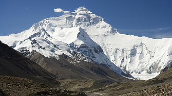 Премахнаха 11 тона отпадъци от три върха в Хималаите 