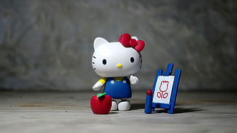 Hello Kitty на 50: Лицето без уста, изградило империя за $80 млрд.